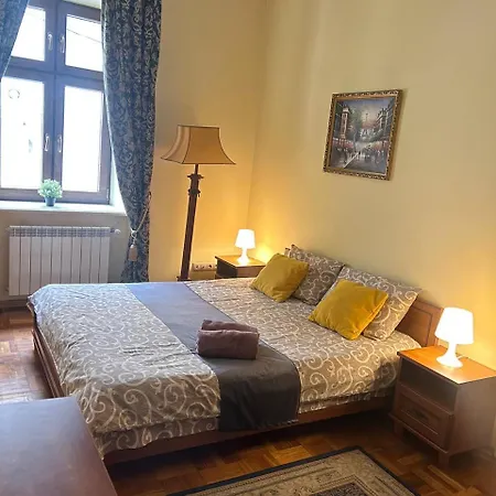 центр львова 2 кімнати вулиця піша 1 * Lviv