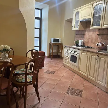 центр львова 2 кімнати вулиця піша 1 * Lviv