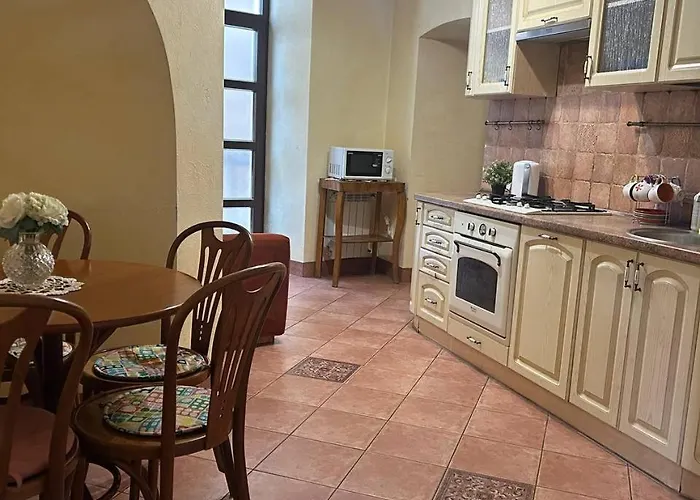 центр львова 2 кімнати вулиця піша 1 * Lviv