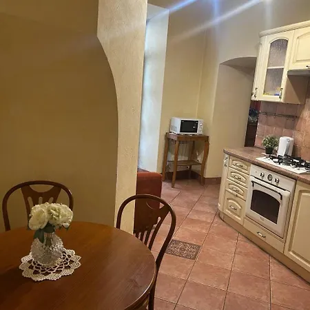 центр львова 2 кімнати вулиця піша 1 * Λβιβ